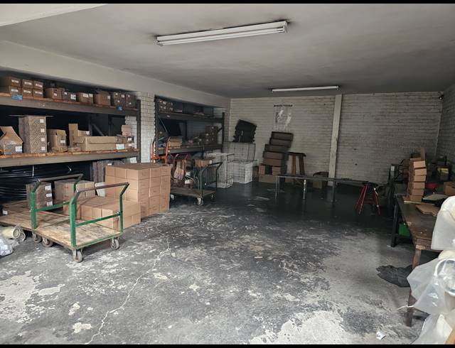 872M² FACTORY FOR SALE IN KYA SANDS